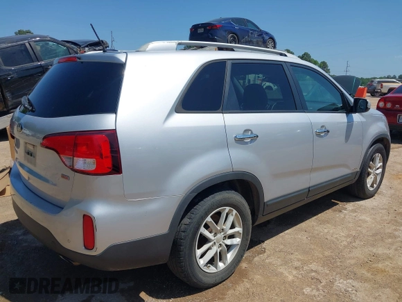2014 Kia Sorento LX with VIN 5XYKTCA61EG496867, listed as a IAAI auction lot 41929686 with 202,460 mi miles. Bid and sale history available at carsss.com. Image 4.