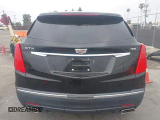 2019 Cadillac XT5 Premium Luxury FWD z VIN 1GYKNERS3KZ134635, wystawiony jako IAAI lot #41889843 z przebiegiem 56 044 mil mil oraz . Historia ofert i sprzedaży dostępna na DreamBid. Obrazek 16.