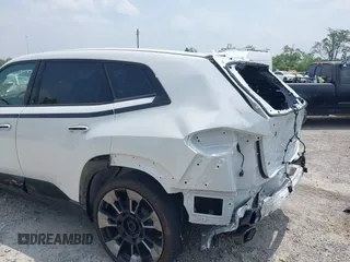 2024 BMW XM z VIN 5YM23CS0XR9U57042, wystawiony jako IAAI lot #42438088 z przebiegiem 2 888 mil mil oraz . Historia ofert i sprzedaży dostępna na DreamBid. Obrazek 20.