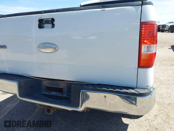 2006 Ford F-150 XL z VIN 1FTPX12V16NB39297, wystawiony jako IAAI lot #42271226 z przebiegiem 179 551 mil mil oraz . Historia ofert i sprzedaży dostępna na DreamBid. Obrazek 6.