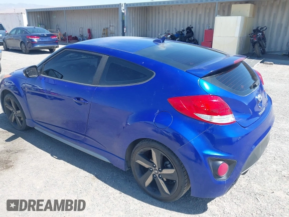 2015 Hyundai Veloster Turbo z VIN KMHTC6AE2FU218570, wystawiony jako IAAI lot #42609097 z przebiegiem 104 965 mil mil oraz . Historia ofert i sprzedaży dostępna na DreamBid. Obrazek 3.