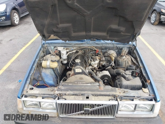 1987 Volvo 740 with VIN YV1FX8845H1175324, listed as a IAAI auction lot 42076862 with 371,211 mi miles. Bid and sale history available at carsss.com. Image 10.