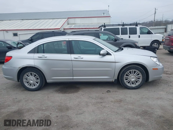 2007 Chrysler Sebring Touring z VIN 1C3LC56K27N567578, wystawiony jako IAAI lot #41507319 z przebiegiem 181 390 mil mil oraz . Historia ofert i sprzedaży dostępna na DreamBid. Obrazek 13.