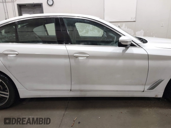 2021 BMW 5 Series 530i xDrive with VIN WBA13BJ09MWX04445, listed as a IAAI auction lot 41461330 with 40,329 mi miles and . Bid and sale history available at carsss.com. Image 13.