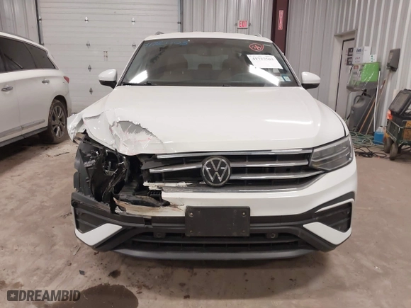 2022 Volkswagen Tiguan SE with VIN 3VV2B7AX0NM037109, listed as a IAAI auction lot 41727503 with 37,637 mi miles. Bid and sale history available at carsss.com. Image 12.