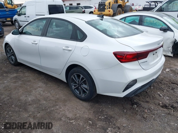 2023 Kia Forte LXS z VIN 3KPF24AD9PE657457, wystawiony jako IAAI lot #42242569 z przebiegiem 11 250 mil mil oraz . Historia ofert i sprzedaży dostępna na DreamBid. Obrazek 3.