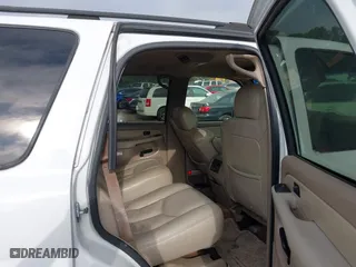 2003 Chevrolet Tahoe LT with VIN 1GNEC13Z13J230763, listed as a IAAI auction lot 42028002 with 201,448 mi miles. Bid and sale history available at carsss.com. Image 8.