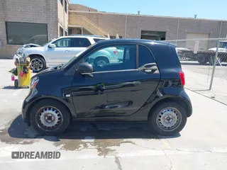 2016 Smart fortwo Passion with VIN WMEFJ5DA7GK068111, listed as a IAAI auction lot 42260953 with 87,115 mi miles and . Bid and sale history available at DreamBid. Image 14.