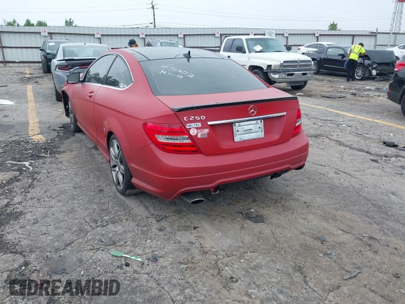 2013 Mercedes-Benz C 250 с VIN WDDGJ4HB7DG051801, выставлен на аукционе IAAI как лот 42419210 с пробегом 78 241 миль миль и . История ставок и продаж доступна на DreamBid. Изображение 3.