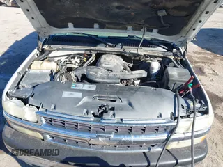 2002 Chevrolet Suburban LT with VIN 1GNFK16Z52J166390, listed as a IAAI auction lot 40688021 with 319,381 mi miles. Bid and sale history available at carsss.com. Image 10.