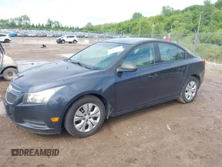 2014 Chevrolet Cruze LS z VIN 1G1PA5SG3E7286517, wystawiony jako IAAI lot #42427439 z przebiegiem 189 364 mil mil oraz . Historia ofert i sprzedaży dostępna na DreamBid. Obrazek 2.