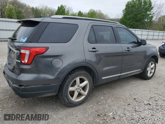 2018 Ford Explorer XLT с VIN 1FM5K7DH9JGC63293, выставлен на аукционе Copart как лот 51322605 с пробегом 105 808 миль миль и Списание • Salvage title. История ставок и продаж доступна на DreamBid. Изображение 3.