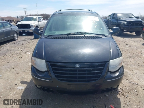 2005 Chrysler Town & Country Limited with VIN 2C8GP64L35R355967, listed as a IAAI auction lot 42106189 with 287,568 mi miles. Bid and sale history available at carsss.com. Image 12.