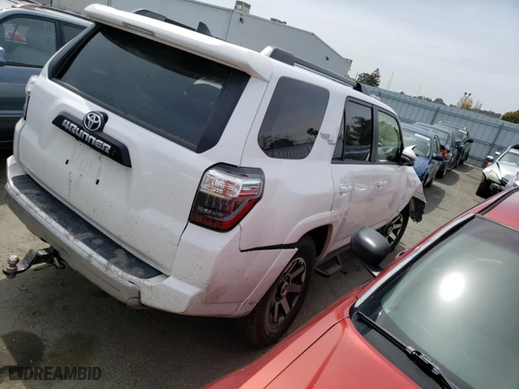2020 Toyota 4Runner SR5 with VIN JTEBU5JR1L5800591, listed as a Copart auction lot 46805483 with 0 mi miles. Bid and sale history available at carsss.com. Image 3.
