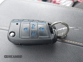 2018 Volkswagen GTI S z VIN 3VW547AU3JM262787, wystawiony jako IAAI lot #42042452 z przebiegiem 98 716 mil mil oraz . Historia ofert i sprzedaży dostępna na DreamBid. Obrazek 11.