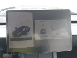 2022 Tesla Model 3 Long Range z VIN 5YJ3E1EB8NF315359, wystawiony jako IAAI lot #42035599 z przebiegiem 54 974 mil mil oraz . Historia ofert i sprzedaży dostępna na DreamBid. Obrazek 18.