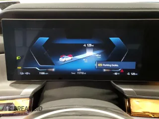 2023 BMW i7 xDrive60 z VIN WBY53EJ07PCL47356, wystawiony jako Copart lot #46454134 z przebiegiem 11 710 mil mil oraz . Historia ofert i sprzedaży dostępna na DreamBid. Obrazek 9.