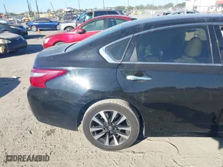 2018 Nissan Altima 2.5 SV with VIN 1N4AL3AP9JC110947, listed as a IAAI auction lot 40555479 with 191,294 mi miles. Bid and sale history available at carsss.com. Image 19.