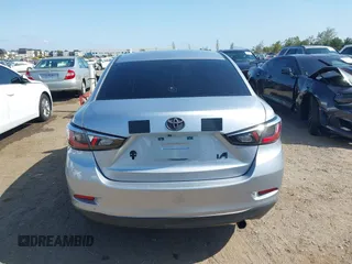 2017 Toyota Yaris z VIN 3MYDLBYVXHY189084, wystawiony jako IAAI lot #42194193 z przebiegiem 90 320 mil mil oraz . Historia ofert i sprzedaży dostępna na DreamBid. Obrazek 16.