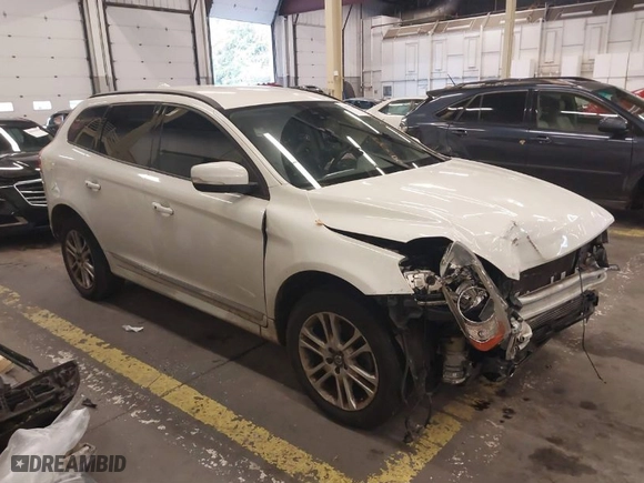 2016 Volvo XC60 T5 Drive-E with VIN YV440MDJ0G2920301, listed as a IAAI auction lot 40956289 with 137,565 mi miles. Bid and sale history available at carsss.com. Image 1.
