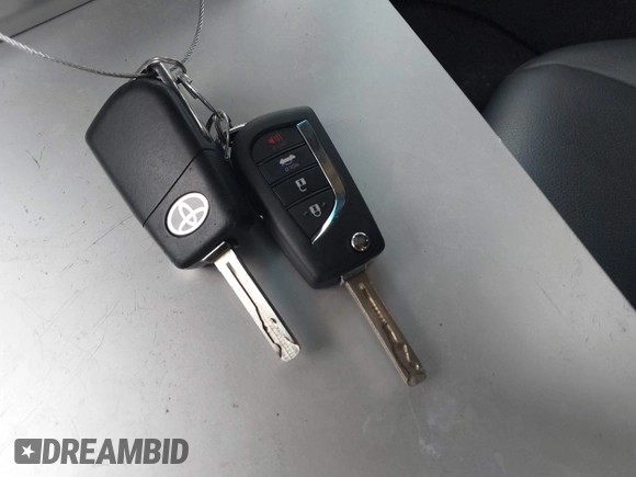 2020 Toyota Camry SE z VIN 4T1G11AK2LU989218, wystawiony jako IAAI lot #42204901 z przebiegiem 83 147 mil mil oraz . Historia ofert i sprzedaży dostępna na DreamBid. Obrazek 11.