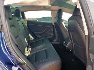 2022 Tesla Model 3 z VIN 5YJ3E1EA2NF343603, wystawiony jako Copart lot #59758095 z przebiegiem 14 965 mil mil oraz Szkoda całkowita • Salvage title. Historia ofert i sprzedaży dostępna na DreamBid. Obrazek 10.