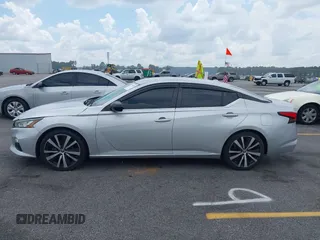 2020 Nissan Altima SR z VIN 1N4BL4CVXLC130195, wystawiony jako IAAI lot #42504838 z przebiegiem 104 389 mil mil oraz . Historia ofert i sprzedaży dostępna na DreamBid. Obrazek 14.