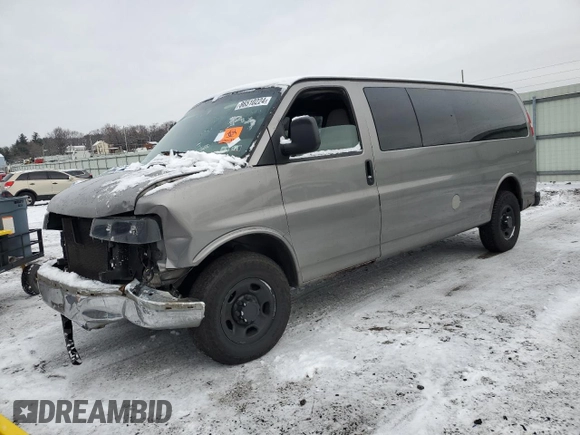 2007 Chevrolet Express Passenger z VIN 1GAHG39U471178707, wystawiony jako Copart lot #86510224 z przebiegiem Nie podano mil oraz Szkoda całkowita • Salvage title. Historia ofert i sprzedaży dostępna na DreamBid. Obrazek 1.