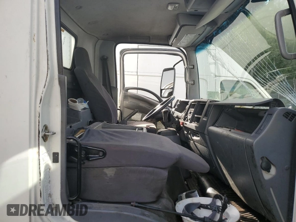 2013 Isuzu NQR IBT z VIN JALE5W165D7900031, wystawiony jako Copart lot #69288344 z przebiegiem Nie podano mil oraz Szkoda całkowita • Salvage title. Historia ofert i sprzedaży dostępna na DreamBid. Obrazek 5.