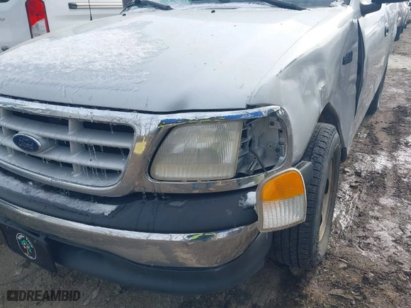 1999 Ford F-150 Work Series with VIN 1FTZF1726XNB02953, listed as a IAAI auction lot 41565566 with 180,775 mi miles. Bid and sale history available at carsss.com. Image 6.