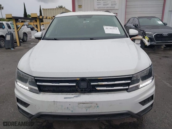 2019 Volkswagen Tiguan S with VIN 3VV1B7AX7KM018189, listed as a IAAI auction lot 41741924 with 61,740 mi miles. Bid and sale history available at carsss.com. Image 12.