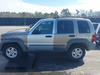 2007 Jeep Liberty Sport with VIN 1J4GL48K47W537636, listed as a IAAI auction lot 41740319 with 237,826 mi miles. Bid and sale history available at carsss.com. Image 14.