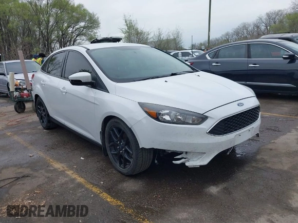 2016 Ford Focus SE with VIN 1FADP3F26GL262689, listed as a IAAI auction lot 41917883 with 178,371 mi miles. Bid and sale history available at carsss.com. Image 1.