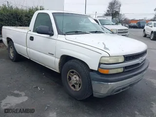 1999 Chevrolet Silverado 1500 with VIN 1GCEC14W4XE137604, listed as a IAAI auction lot 41552432 with 402,479 mi miles. Bid and sale history available at carsss.com. Image 1.