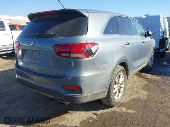 2020 Kia Sorento LX V6 with VIN 5XYPG4A51LG629194, listed as a IAAI auction lot 41251996 with 158,245 mi miles. Bid and sale history available at carsss.com. Image 4.