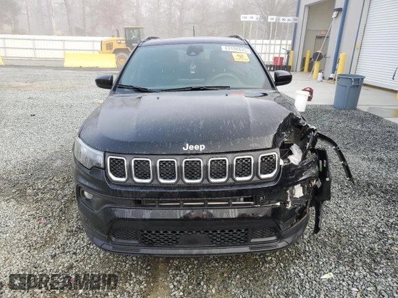 2024 Jeep Compass Latitude Lux with VIN 3C4NJDFN4RT583671, listed as a Copart auction lot 43194835 with 20,124 mi miles and Salvage title. Bid and sale history available at DreamBid. Image 5.