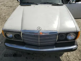 1985 Mercedes-Benz 300 with VIN WDBAB33C5FA264693, listed as a Copart auction lot 47318655 with 241,531 mi miles and Clean Title. Bid and sale history available at DreamBid. Image 11.