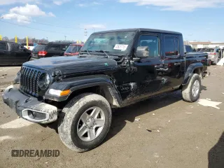 2022 Jeep Gladiator Willys with VIN 1C6HJTAG8NL150240, listed as a Copart auction lot 45631715 with 14,170 mi miles and Salvage Title. Bid and sale history available at carsss.com. Image 1.