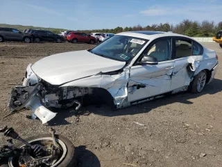 2017 BMW 3 Series 320i xDrive z VIN WBA8A3C54HK691443, wystawiony jako Copart lot #59060135 z przebiegiem Nie podano mil oraz Szkoda całkowita • Salvage title. Historia ofert i sprzedaży dostępna na DreamBid. Obrazek 1.