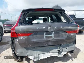 2025 Volvo XC60 Plus с VIN YV4M12RCXS1175731, выставлен на аукционе IAAI как лот 42421989 с пробегом 4 088 миль миль и . История ставок и продаж доступна на DreamBid. Изображение 17.