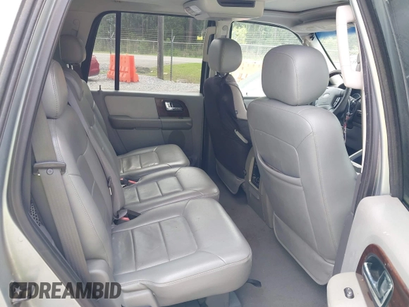 2006 Ford Expedition Limited with VIN 1FMFU19556LA74049, listed as a IAAI auction lot 41932565 with 297,516 mi miles. Bid and sale history available at carsss.com. Image 8.