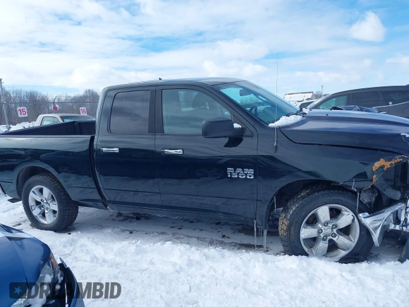 2015 Ram 1500 Outdoorsman z VIN 1C6RR7GGXFS606208, wystawiony jako IAAI lot #41660434 z przebiegiem 135 087 mil mil oraz . Historia ofert i sprzedaży dostępna na DreamBid. Obrazek 13.