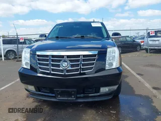 2010 Cadillac Escalade Luxury с VIN 1GYUCBEFXAR214311, выставлен на аукционе IAAI как лот 42140390 с пробегом 143 200 миль миль и . История ставок и продаж доступна на DreamBid. Изображение 12.