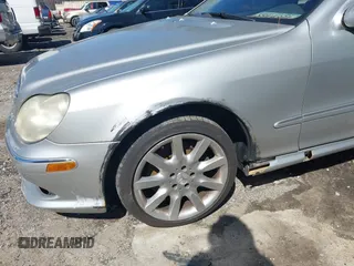 2003 Mercedes-Benz S-Class 5.0L with VIN WDBNG84J03A377024, listed as a IAAI auction lot 41749903 with 114,096 mi miles. Bid and sale history available at carsss.com. Image 6.
