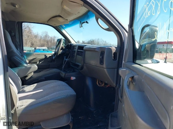 2007 Chevrolet Express Cargo Van with VIN 1GCFG15X371137620, listed as a IAAI auction lot 41638820 with 304,011 mi miles. Bid and sale history available at carsss.com. Image 5.