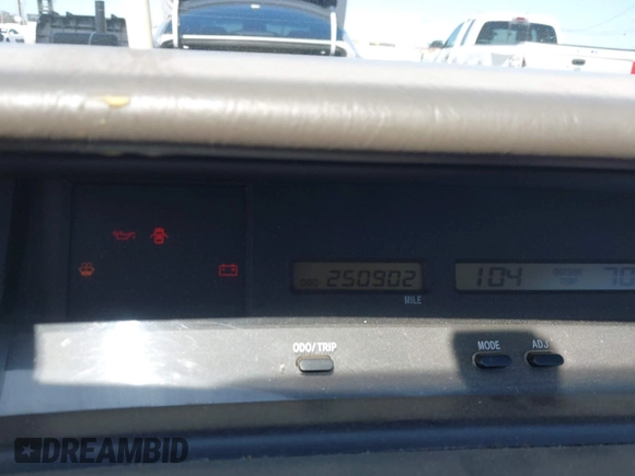 2001 Toyota Avalon XL z VIN 4T1BF28B51U139054, wystawiony jako IAAI lot #42223994 z przebiegiem 250 902 mil mil oraz . Historia ofert i sprzedaży dostępna na DreamBid. Obrazek 7.
