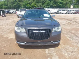 2019 Chrysler 300 Limited z VIN 2C3CCAEG8KH534284, wystawiony jako IAAI lot #42390324 z przebiegiem 99 544 mil mil oraz . Historia ofert i sprzedaży dostępna na DreamBid. Obrazek 12.