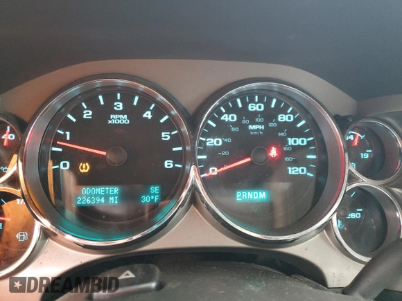 2013 GMC Sierra 1500 with VIN 1GTR1VE2XDZ404839, listed as a Copart auction lot 83616164 with 226,394 mi miles and Salvage Title. Bid and sale history available at DreamBid. Image 9.