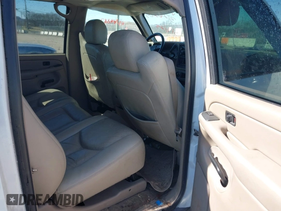 2004 Chevrolet Suburban LS with VIN 1GNEC16Z64J326207, listed as a IAAI auction lot 41744882 with 268,450 mi miles. Bid and sale history available at carsss.com. Image 8.