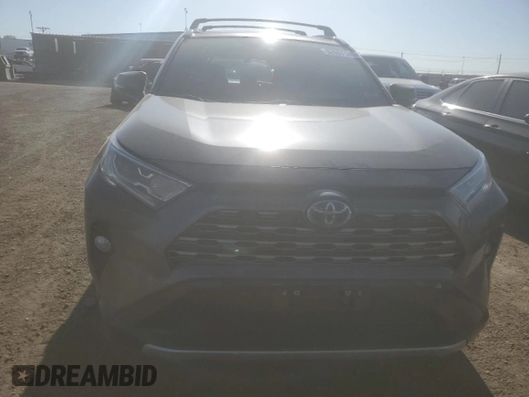 2021 Toyota RAV4 Hybrid XSE z VIN 4T3E6RFV9MU041188, wystawiony jako Copart lot #52697145 z przebiegiem 95 115 mil mil oraz Szkoda całkowita • Salvage title. Historia ofert i sprzedaży dostępna na DreamBid. Obrazek 5.
